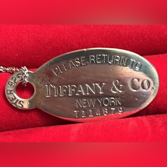 Return to Tiffany & Co. sterling silver charm on Tiffany’s sterling silver chain - Picture 3 of 9